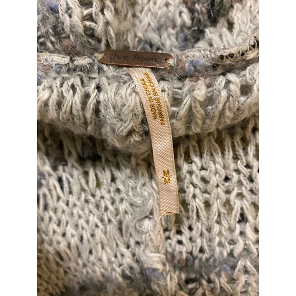 Free People Runaway Love Cardigan, Size Medium Soft Gray‎ and White Fringe
Open - Picture 4 of 5